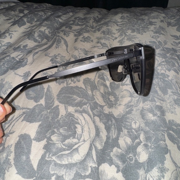 Saint Laurent Women’s sunglasses - Picture 6 of 6